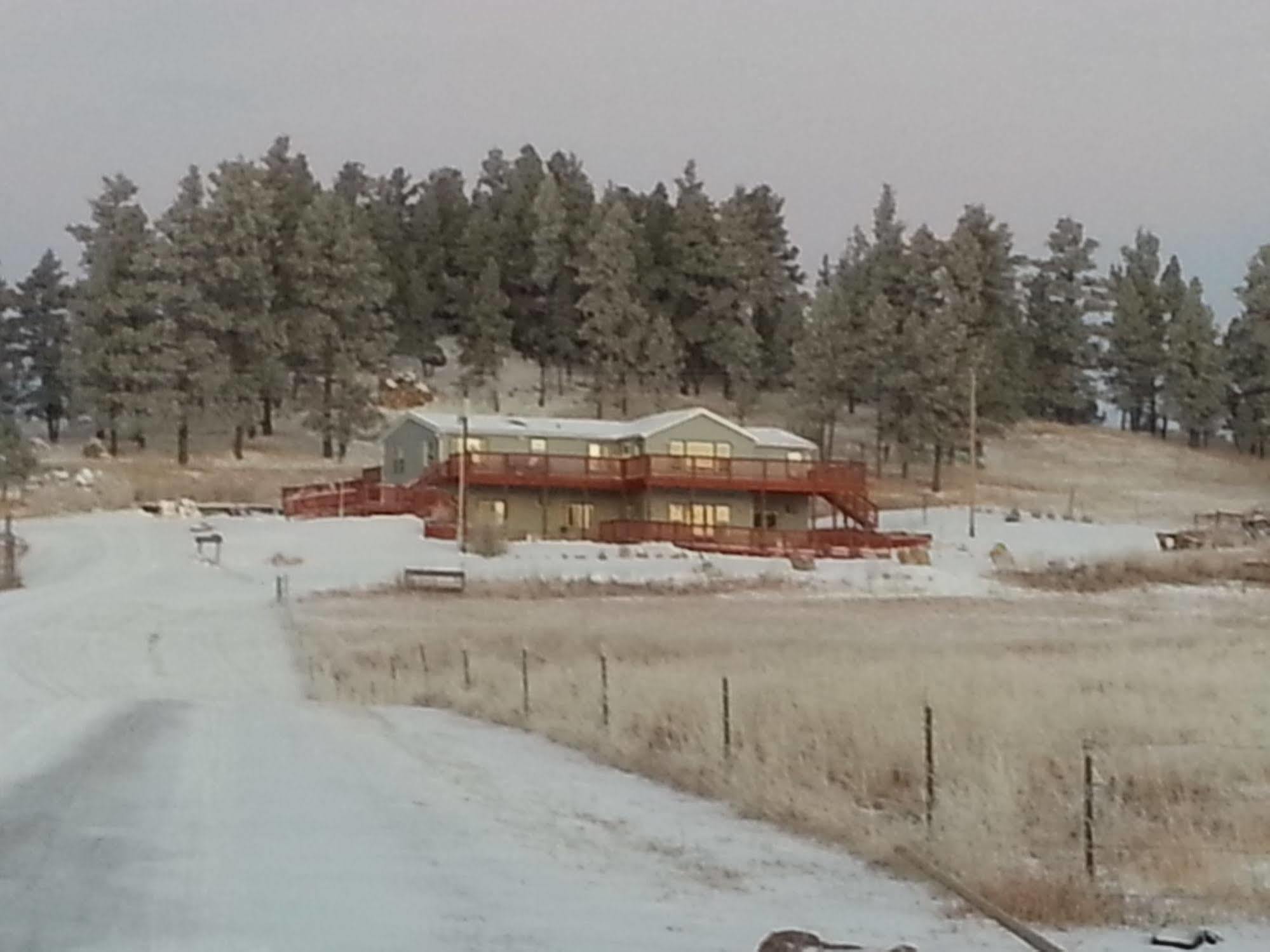 Sawin' Logs Inn Devils Tower Exterior photo
